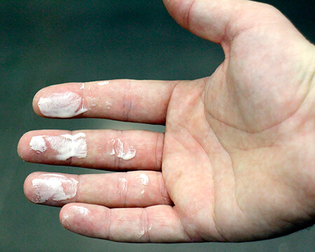 Как очистить руки от клея ПВА